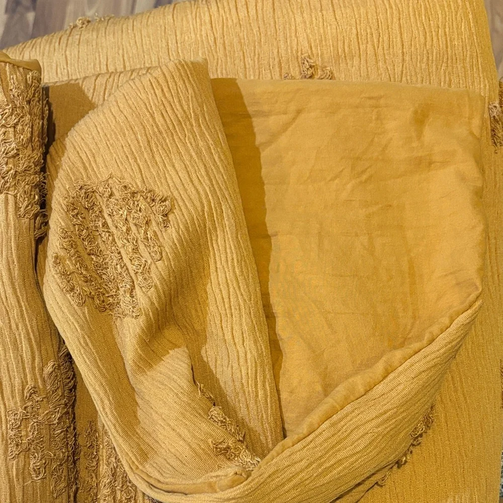 Threshold elegant mustard